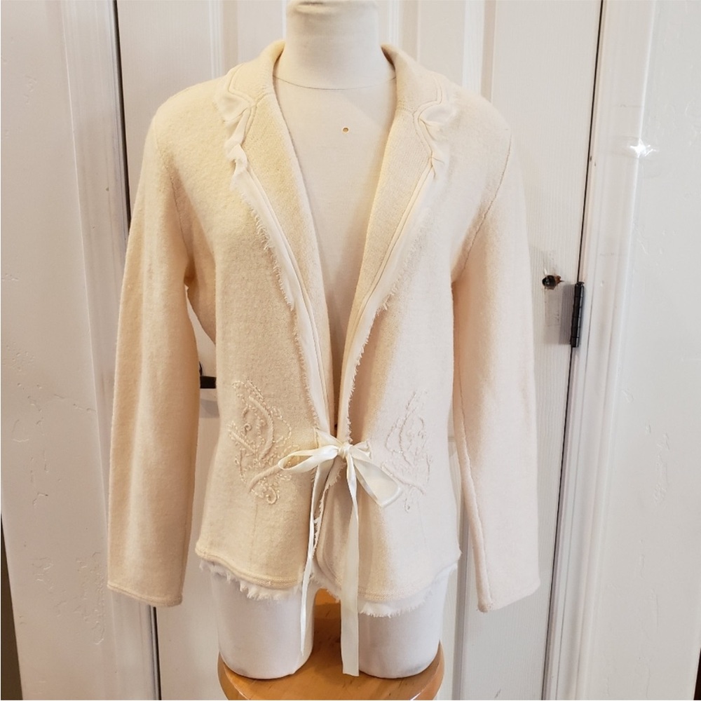 ❤️Cream Tie Front ribbon Cardigan 100% wool with embroidery and beaded detail